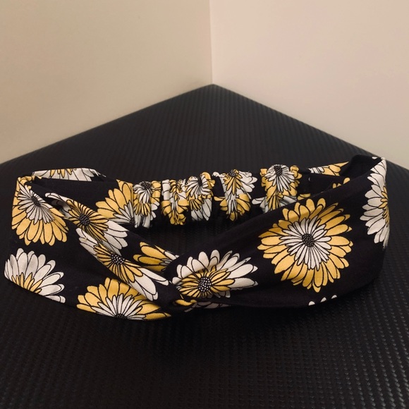 Daisy Turban Style Head Band - Picture 7 of 8